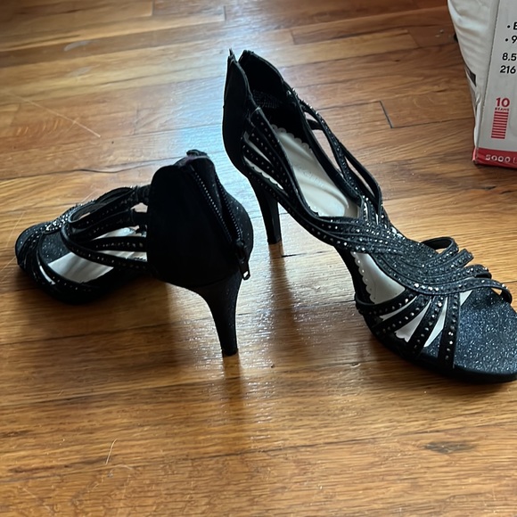 Dress sandals with heel | EUC - Picture 2 of 8